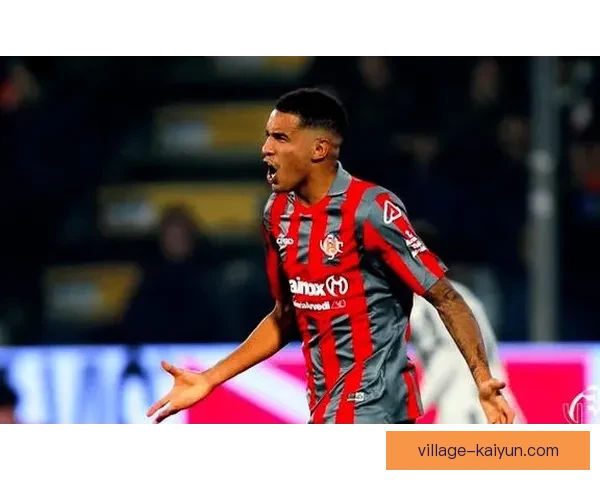 维罗纳防守体系近期表现稳健，结构清晰且具备持续提升潜力